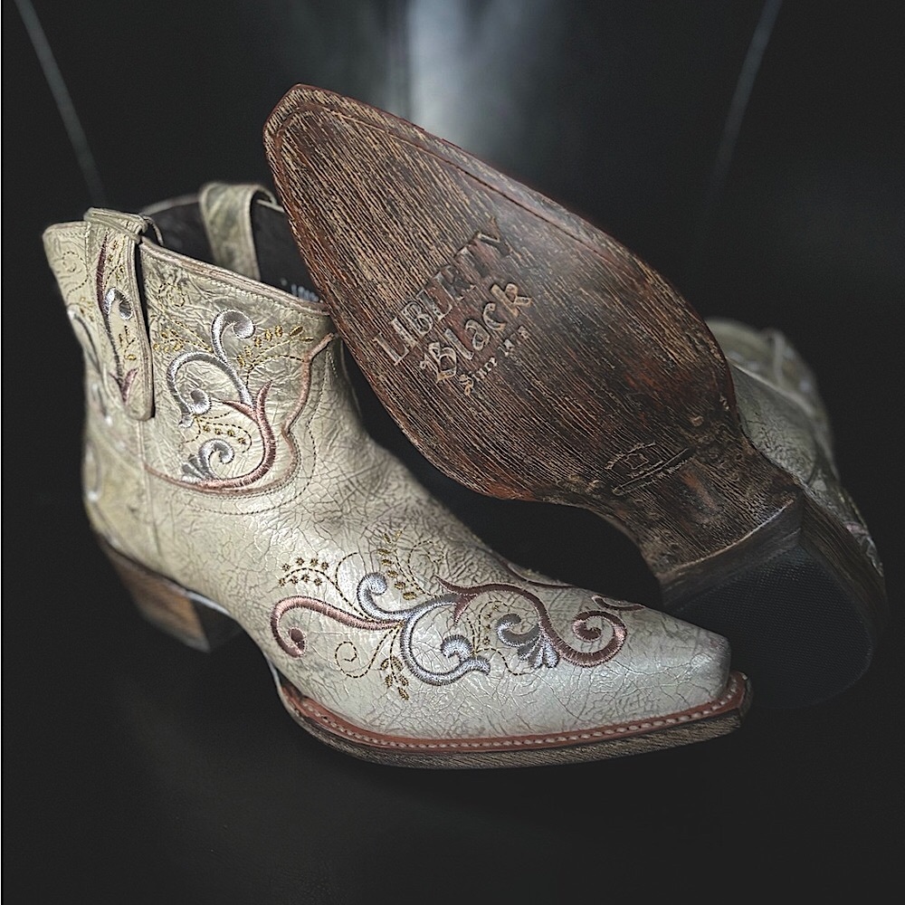 NWT Cream Ivory Crackle Distressed Pink Silver Stitching Liberty Black Boots 10